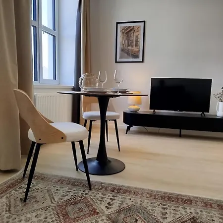 Stylish In The Heart Of Old Town Apartment *